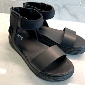 Black Mia Sandals 🖤